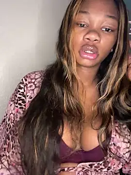 Snapshot of CharismaaBanx chatting on December 8, 2024, 10:41 am CharismaaBanx online show from December 8, 2024, 10:41 am