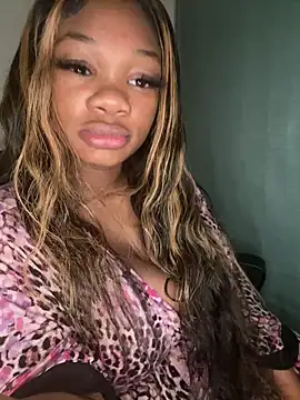 Snapshot of CharismaaBanx chatting on December 7, 2024, 12:29 pm CharismaaBanx online show from December 7, 2024, 12:29 pm