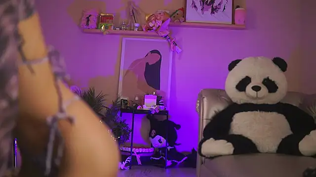 ButterflyLeah online show from February 26, 2025, 5:13 am