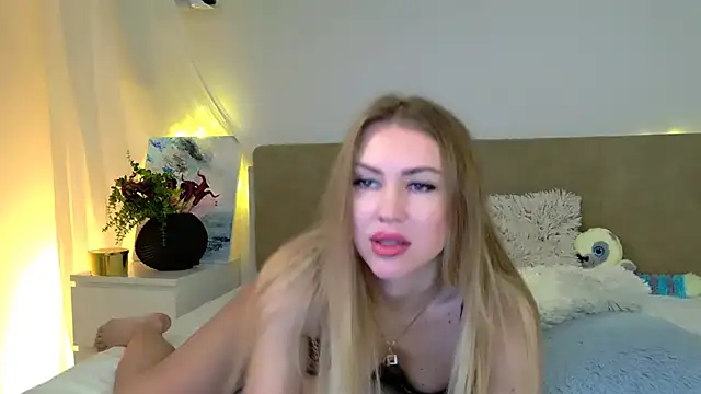 LuisaSin online show from February 8, 2026, 7:06 am