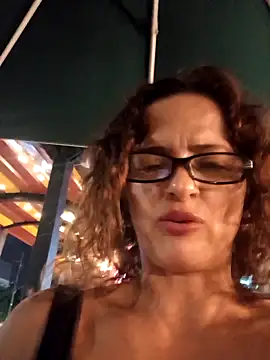 Snapshot of CioniWeiss chatting on March 8, 2025, 2:01 am CioniWeiss online show from March 8, 2025, 2:01 am