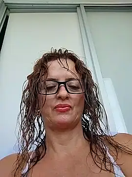 Snapshot of CioniWeiss chatting on October 30, 2025, 9:01 pm CioniWeiss online show from October 30, 2025, 9:01 pm