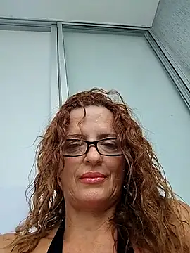Snapshot of CioniWeiss chatting on October 1, 2025, 8:46 pm CioniWeiss online show from October 1, 2025, 8:46 pm