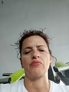 Snapshot of CioniWeiss chatting on February 24, 2025, 4:15 pm CioniWeiss online show from February 24, 2025, 4:15 pm