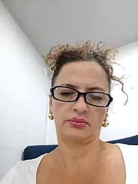 Snapshot of CioniWeiss chatting on February 14, 2025, 3:15 pm CioniWeiss online show from February 14, 2025, 3:15 pm
