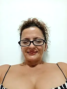 Snapshot of CioniWeiss chatting on February 28, 2025, 5:37 am CioniWeiss online show from February 28, 2025, 5:37 am