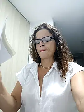 Snapshot of CioniWeiss chatting on February 19, 2025, 11:36 pm CioniWeiss online show from February 19, 2025, 11:36 pm