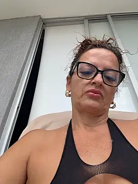 Snapshot of CioniWeiss chatting on May 21, 2026, 10:07 pm CioniWeiss online show from May 21, 2026, 10:07 pm