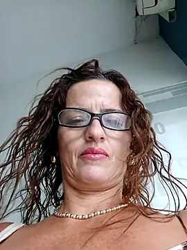 Snapshot of CioniWeiss chatting on February 28, 2025, 9:23 pm CioniWeiss online show from February 28, 2025, 9:23 pm