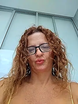 Snapshot of CioniWeiss chatting on October 4, 2025, 2:40 pm CioniWeiss online show from October 4, 2025, 2:40 pm