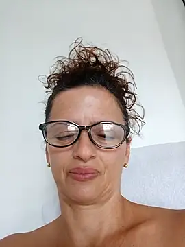 Snapshot of CioniWeiss chatting on February 21, 2025, 6:37 pm CioniWeiss online show from February 21, 2025, 6:37 pm