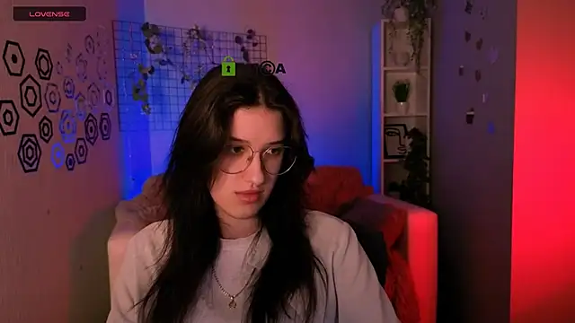 Snapshot of scarlet_mooore chatting on April 4, 2026, 8:15 pm scarlet mooore online show from April 4, 2026, 8:15 pm