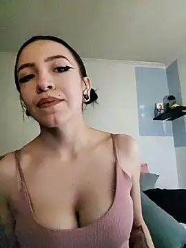 Snapshot of Paudelatorre chatting on July 5, 2026, 10:27 pm Paudelatorre online show from July 5, 2026, 10:27 pm