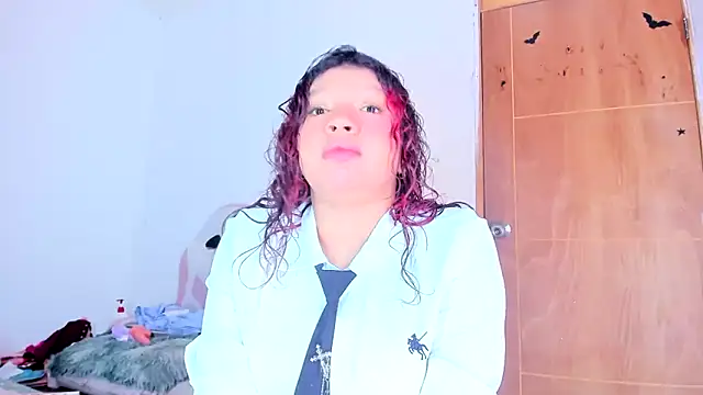 Snapshot of Emily_Coper18 chatting on May 2, 2026, 2:11 pm Emily Coper18 online show from May 2, 2026, 2:11 pm