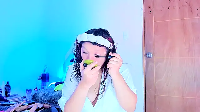 Snapshot of Emily_Coper18 chatting on May 15, 2026, 2:15 pm Emily Coper18 online show from May 15, 2026, 2:15 pm