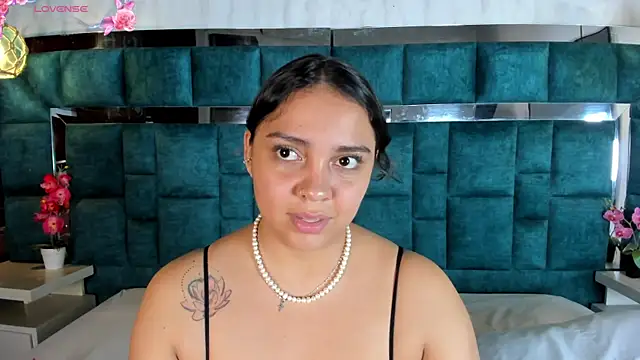 Abril Gomez06 online show from May 16, 2026, 7:57 pm