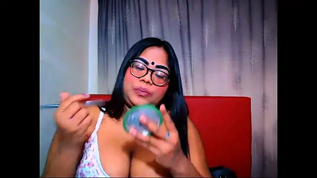 Snapshot of Indian_Lola00 chatting on October 8, 2025, 6:26 am Indian Lola00 online show from October 8, 2025, 6:26 am
