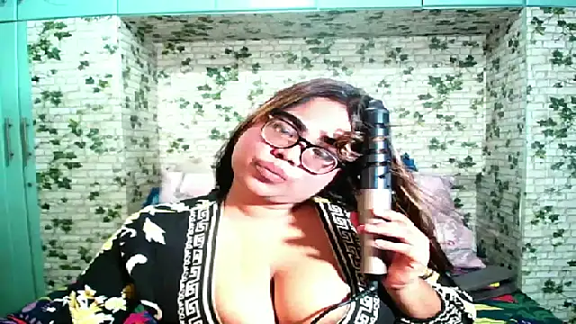 Indian Lola00 online show from June 25, 2026, 5:29 pm