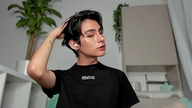 Snapshot of sebas_rose chatting on January 30, 2025, 7:39 am sebas rose online show from January 30, 2025, 7:39 am