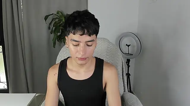 Snapshot of sebas_rose chatting on October 22, 2025, 2:16 pm sebas rose online show from October 22, 2025, 2:16 pm