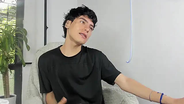Snapshot of sebas_rose chatting on September 28, 2025, 2:13 pm sebas rose online show from September 28, 2025, 2:13 pm
