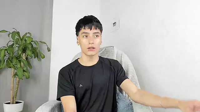 Snapshot of sebas_rose chatting on October 21, 2025, 4:28 pm sebas rose online show from October 21, 2025, 4:28 pm