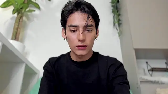 Snapshot of sebas_rose chatting on January 5, 2025, 11:33 pm sebas rose online show from January 5, 2025, 11:33 pm