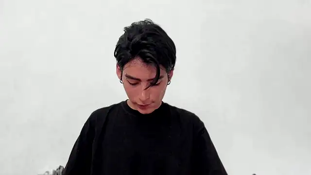 Snapshot of sebas_rose chatting on December 4, 2024, 5:16 pm sebas rose online show from December 4, 2024, 5:16 pm
