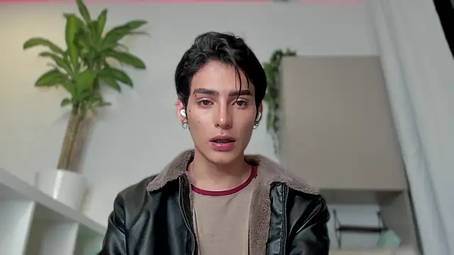 Snapshot of sebas_rose chatting on January 14, 2025, 11:37 pm sebas rose online show from January 14, 2025, 11:37 pm