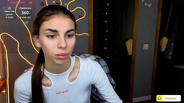 EmmyGreans online show from October 7, 2025, 5:41 am