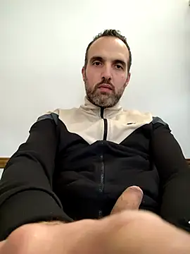 leon3875 online show from October 23, 2025, 3:32 pm