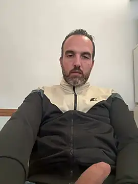 leon3875 online show from February 25, 2026, 3:34 pm