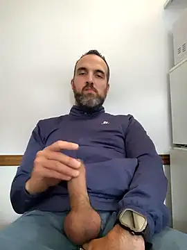 leon3875 online show from December 18, 2025, 3:27 pm