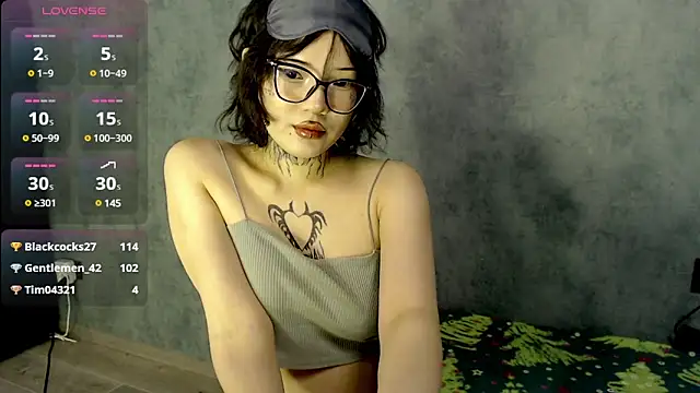 LizzieLight online show from December 16, 2024, 2:25 am