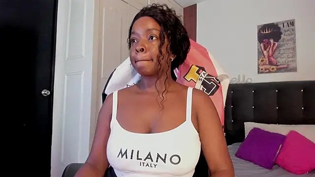 Snapshot of Reina_Love2 chatting on April 21, 2026, 1:50 pm Reina Love2 online show from April 21, 2026, 1:50 pm