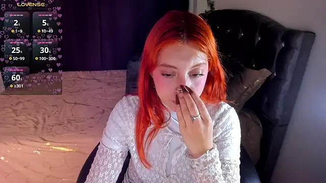 Violetaarey online show from April 23, 2026, 2:07 am