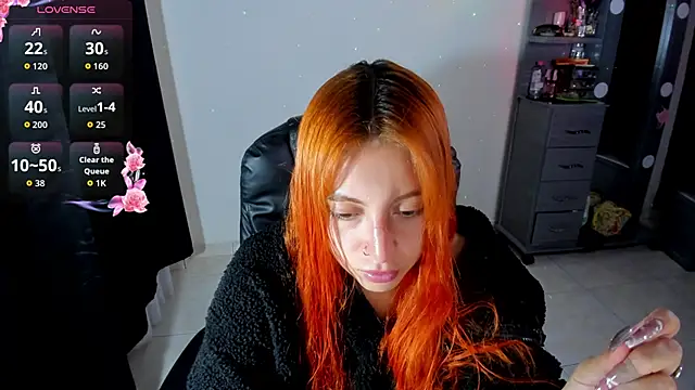 Violetaarey online show from May 19, 2026, 3:24 am