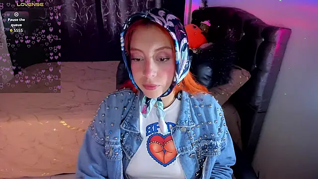 Violetaarey online show from April 23, 2026, 9:38 pm