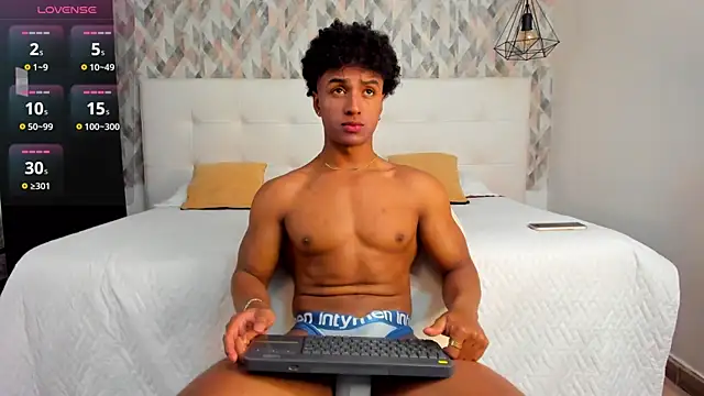 Snapshot of MagnusKing_ chatting on March 7, 2025, 12:01 pm MagnusKing online show from March 7, 2025, 12:01 pm