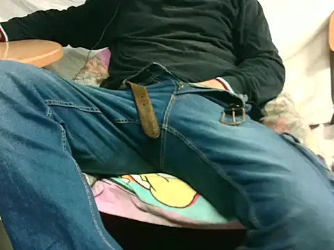 Snapshot of Giulio35_Pika chatting on October 13, 2025, 7:37 pm Giulio35 Pika online show from October 13, 2025, 7:37 pm