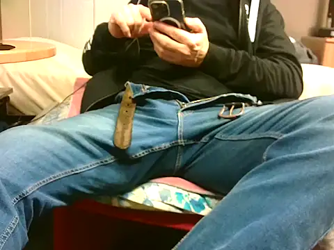 Snapshot of Giulio35_Pika chatting on February 15, 2026, 4:39 pm Giulio35 Pika online show from February 15, 2026, 4:39 pm