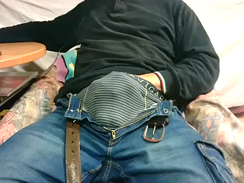 Snapshot of Giulio35_Pika chatting on November 15, 2025, 6:17 am Giulio35 Pika online show from November 15, 2025, 6:17 am