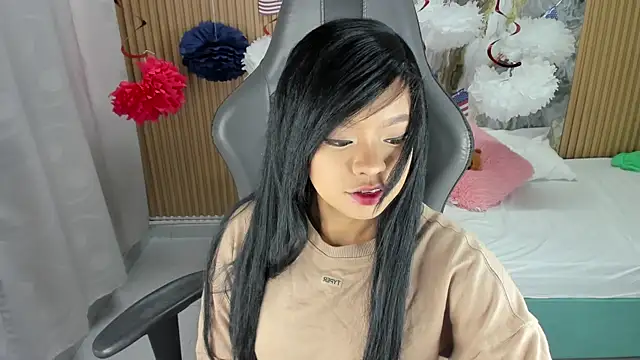 Snapshot of Lili_16 chatting on September 15, 2025, 11:10 am Lili 16 online show from September 15, 2025, 11:10 am