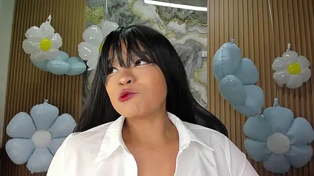 Lili 16 online show from May 15, 2026, 11:08 am