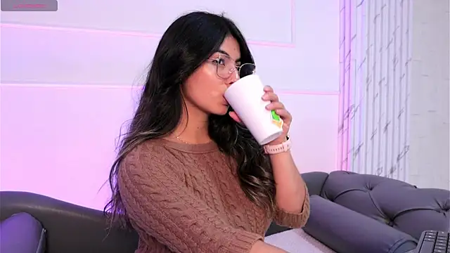 Snapshot of ShelleyMorell chatting on March 13, 2025, 12:35 pm ShelleyMorell online show from March 13, 2025, 12:35 pm