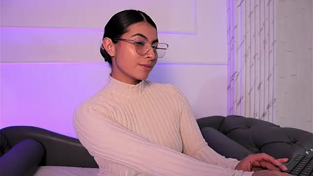 Snapshot of ShelleyMorell chatting on March 12, 2025, 12:15 pm ShelleyMorell online show from March 12, 2025, 12:15 pm