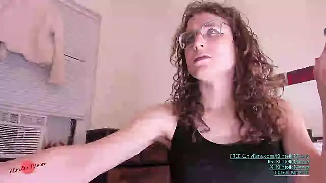 Snapshot of klintellemoore chatting on March 10, 2025, 4:28 am klintellemoore online show from March 10, 2025, 4:28 am
