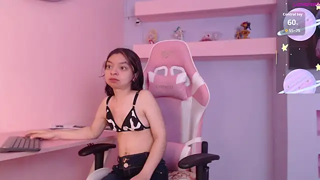 Snapshot of CharlotteMuller chatting on October 11, 2025, 8:54 pm CharlotteMuller online show from October 11, 2025, 8:54 pm