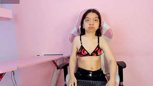 Snapshot of CharlotteMuller chatting on November 20, 2025, 7:36 pm CharlotteMuller online show from November 20, 2025, 7:36 pm