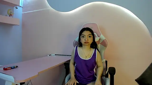 CharlotteMuller online show from December 5, 2025, 8:17 pm